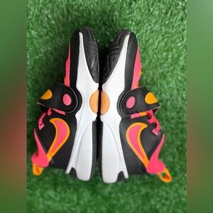 Nike Team Hustle D 11 Grade School DV8996-001‎ (Black/HOT Punch-VI), Size 4.5Y